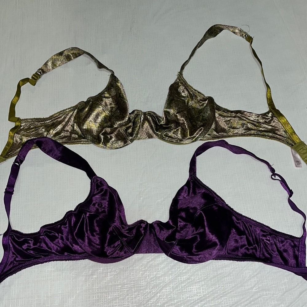 Lot 2 bras Victoria’s Secret s 34C snake green purple silky non padded fabric